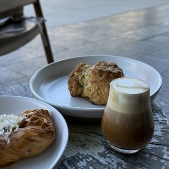 Boxx Coffee Roasters - Cortado, Maple & Salt Scone, Mushroom & Cheese Croissant - Coffee Roasteries Near Me - Los Angeles, California Boxx Coffee Roasters - Cortado, Maple & Salt Scone, Mushroom & Cheese Croissant - Coffee Roasteries Near Me - Los Angeles, California
