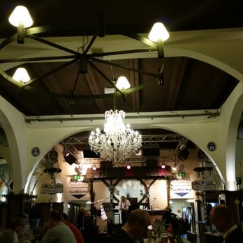Hofbräu Berlin - Band getting ready for dinner performance - Bavarian Near Me - Berlin, BE