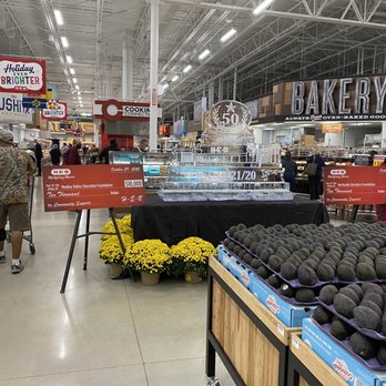 H-E-B - Grand entrance inside H-E-B taken 10/30/2020 - Grocery Near Me - San Antonio, Texas