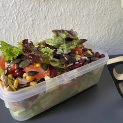 Saft- u. Salatbar - Vollwertsalat mit extra Pepperoni (Dresing extra).