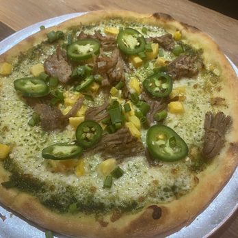 Moku Kitchen - Kalua pork and pineapple pizza - Cocktail Bars Near Me - Honolulu, Hawaii