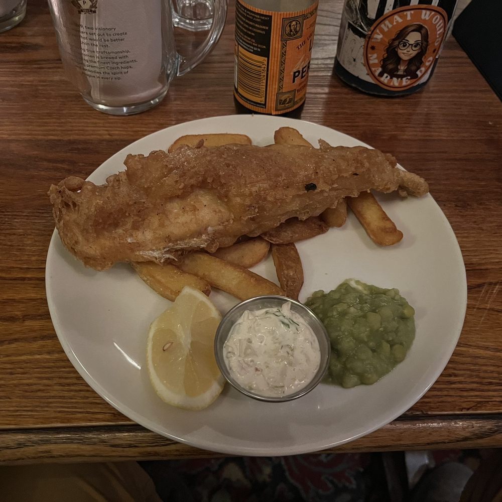 The Moon Under Water - Fish and Chips - Pubs Near Me - London, XGL