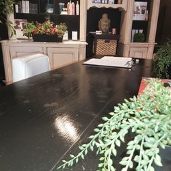 Esthetique Angela Du Village - Esthetique Angela du Village uses Sothys.