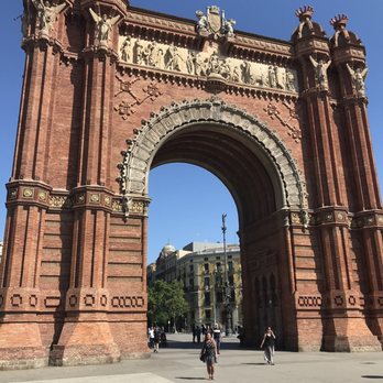 Arc de Triomf - Landmarks & Historical Buildings Near Me - Barcelona, B