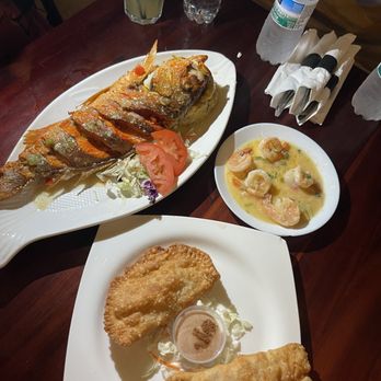 El Nuevo Acuario - Red Snapper, Shrimp, and Lobster Pastelillos. - Seafood Near Me - Punta Cangrejo, Puerto Rico El Nuevo Acuario - Red Snapper, Shrimp, and Lobster Pastelillos. - Seafood Near Me - Punta Cangrejo, Puerto Rico