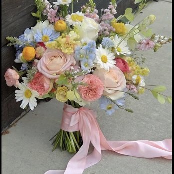 Vintage Magnolia - Inspiration picture - Florists Near Me - Edwards, Colorado Vintage Magnolia - Inspiration picture - Florists Near Me - Edwards, Colorado