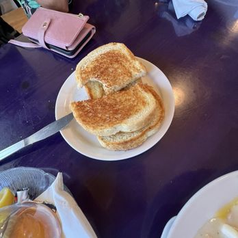 Mo's Seafood & Chowder - Garlic Bread - Seafood Near Me - Florence, Oregon