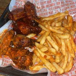 Hot Lemon Pepper + Ziggy Jerk with seasoned fries, blue Powerade and a lot of ranch dressing!