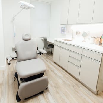 Lisa Travis, MD - Dermatologists Near Me - New York, New York Lisa Travis, MD - Dermatologists Near Me - New York, New York