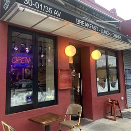  the outside of the restaurant