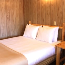 The Rustic Inn - Single Queen Room & futon, brand new micro fiber linens, microwave and mini fridge, flat screen tv, over 120 cable channels and clean rooms