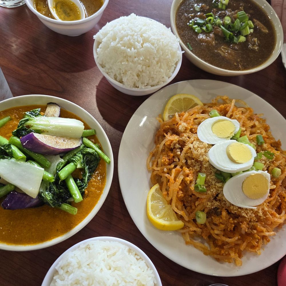 Palabok, Karen Kare, and Adobo Palabok, Karen Kare, and Adobo