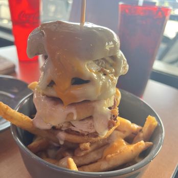 Beer Belly - Chicken sliders and cheese fries - American Near Me - Radcliff, Kentucky