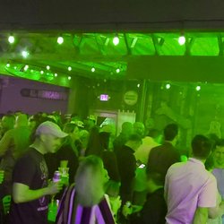 Hudson's On Mercer St. - Crowd around bar, and the route towards bathroom