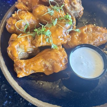 Atomic Golf - Buffalo Wings. ( ^_^)b - Sports Bars Near Me - Las Vegas, Nevada