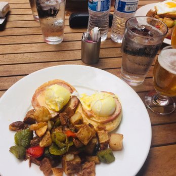 The Common Table - Egg Benedict with light local draft beer - Breakfast & Brunch Near Me - Frisco, Texas