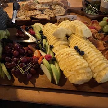 Pewa - Fruit platter and sliced breads for the hummus and chevre (not a typical offering) - Coffee & Tea Near Me - Honolulu, Hawaii Pewa - Fruit platter and sliced breads for the hummus and chevre (not a typical offering) - Coffee & Tea Near Me - Honolulu, Hawaii