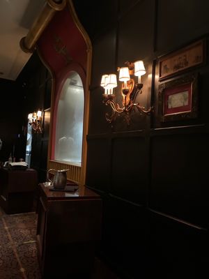 Hy's Steakhouse & Cocktail Bar by null