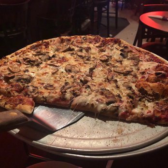 Pizzeria Due - Mushroom garlic crispy crispy super crispy thin crust! - Pizza Near Me - Chicago, Illinois