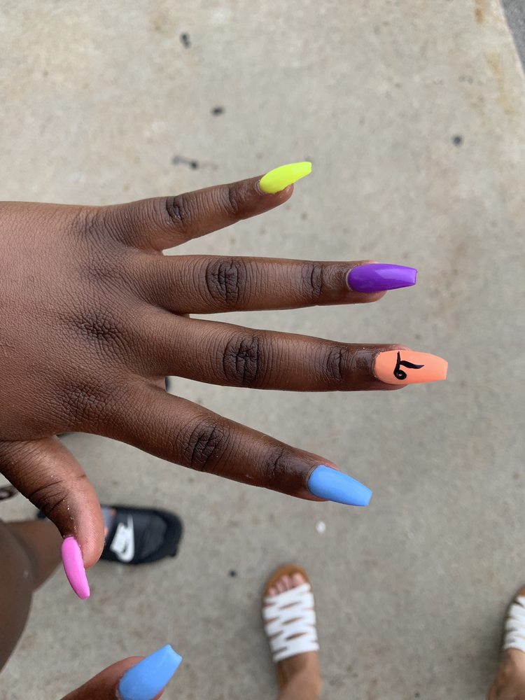 HAPPY NAILS 21 Photos & 24 Reviews 31268 Michigan Ave, Westland