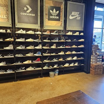 Tillys - Shoes - Women's Clothing Near Me - Burbank, California