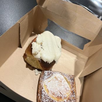 Be Free Craft Ice Cream Cafe - Cinnamon Roll & Cream Cheese Danish - Coffee & Tea Near Me - Virginia Beach, Virginia Be Free Craft Ice Cream Cafe - Cinnamon Roll & Cream Cheese Danish - Coffee & Tea Near Me - Virginia Beach, Virginia