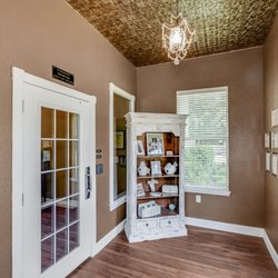 Countryside Manor - Entry foyer