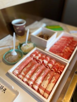 Chong Qing Wharf Hot Pot & LAANKEE LEMON TEA山城码头火锅&澜记港式茶饮 by null