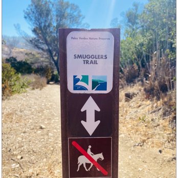 Abalone Cove Park - The path where yee pirates smuggled thee treasure chest. And Imma looked for it! Argh!! - Parks Near Me - Rancho Palos Verdes, California