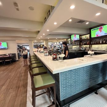 Twohey’s Restaurant - Bar area - New American Near Me - South Pasadena, California Twohey’s Restaurant - Bar area - New American Near Me - South Pasadena, California