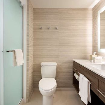 Hampton Inn Clovis - Guest room bath - Hotels Near Me - Clovis, New Mexico