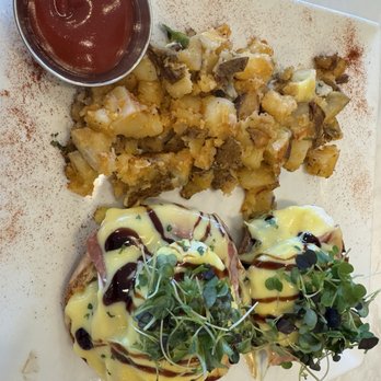 Franklin & Phoebe Brunchery - Eggs Benedict - Breakfast & Brunch Near Me - Franklin Square, New York