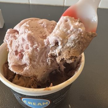 CREAM - strawberry and chocolate Ice Cream Scoops - Desserts Near Me - Fresno, California