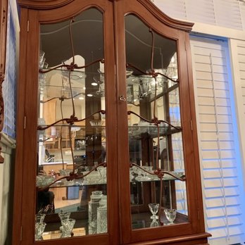 5th Street Inn - Room 207, the Bridalveil Suite ~ crystal cabinet open for guest use! - Hotels Near Me - Mariposa, California