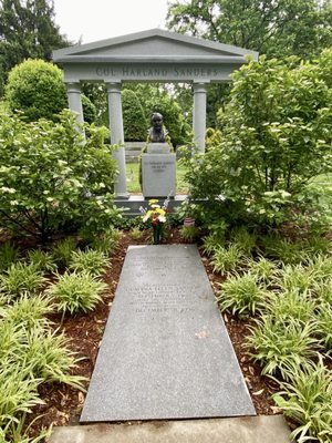 Grave of Colonel Harland Sanders by null