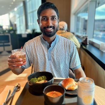 Sapphire Lounge - Great lounge - Airport Lounges Near Me - Phoenix, Arizona Sapphire Lounge - Great lounge - Airport Lounges Near Me - Phoenix, Arizona