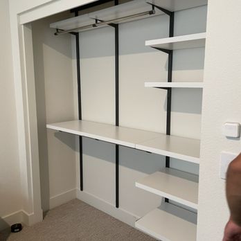 EHR - Fully finished reach in closet with Container store elfa closet system - Flooring Near Me