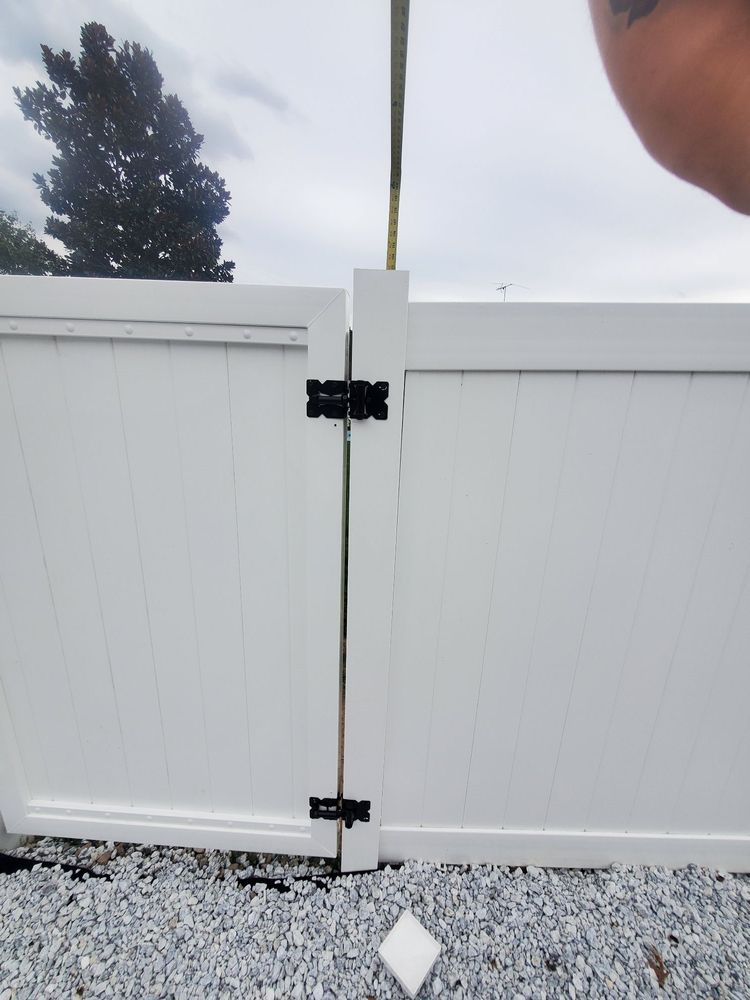 FOX FENCE ENTERPRISES Updated September 2024 15 Photos 417 Crooks