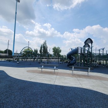 Maslowski Glendale Community Park - Parks Near Me - Glendale, Wisconsin Maslowski Glendale Community Park - Parks Near Me - Glendale, Wisconsin