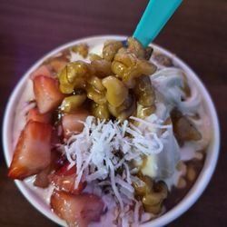 Berri Licious Frozen Yogurt Bar - Fresh strawberries, coconut YUM