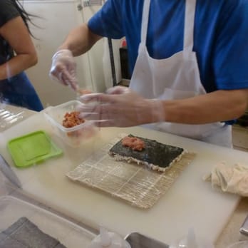 Dragon Kitchen Brown Rice Sushi - sushi chef at work - Japanese Near Me - Hilo, Hawaii