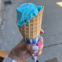 Homegrown - Blue moon ice cream