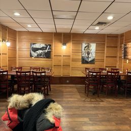 Dining area...plenty of space and good seating Dining area...plenty of space and good seating