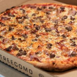 Pizza Tree - Ranch Hands

- House Zauce. Buttered Onions. Ground Sirloin. Peppered Bacon. White Cheddar Cheese. Shredded Mozzarella.