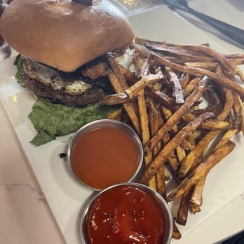 Phyre Brewery & Tavern - Whiskey burger - Speakeasies Near Me - St. Cloud, Florida
