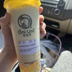 Uni Uni - Oshkosh - Large passionfruit popping Boba mango popping Boba banana smoothie