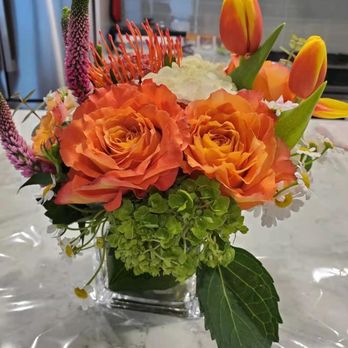 Sunny Florists - Beautiful arrangement - Florists Near Me - Boston, Massachusetts Sunny Florists - Beautiful arrangement - Florists Near Me - Boston, Massachusetts
