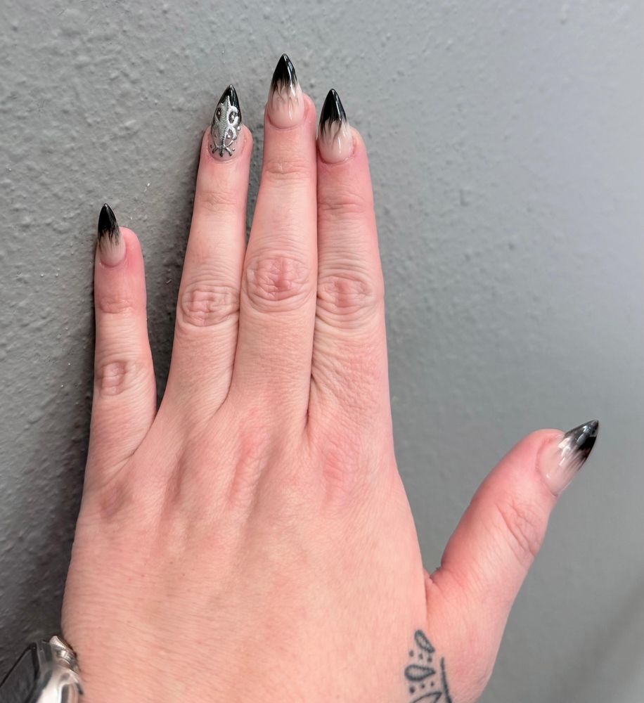 Tiffany's Nail Spa Logo