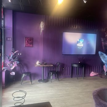 Berry Forkin' Good - Tables near entrance way. - Acai Bowls Near Me - Port St. Lucie, Florida Berry Forkin' Good - Tables near entrance way. - Acai Bowls Near Me - Port St. Lucie, Florida