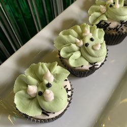 Kemp's Cakes - Triceratops cupcakes.